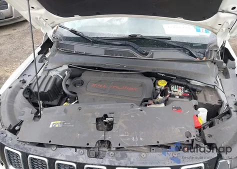 2019 Jeep Compass Latitude 4X4 from USA, damaged, VIN 3C4NJDBB7KT689257